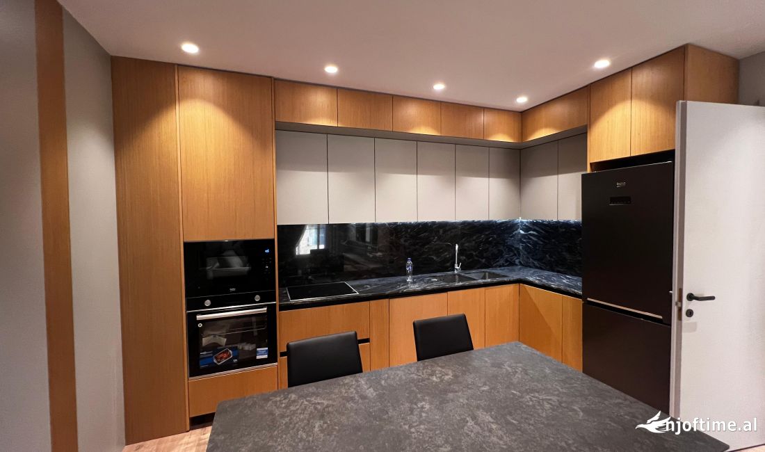 Shtepi me qera Apartament ne Tirane, 2+1, Mobilimi E mobiluar, Pagesa 800  Euro.