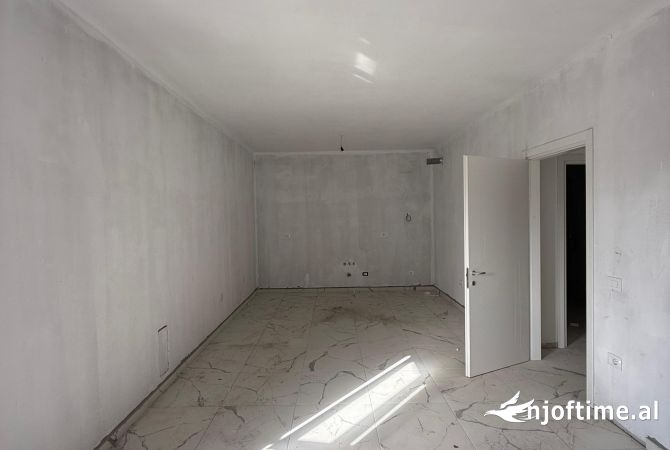 Apartment for sale in Tirana 2+1, Emty