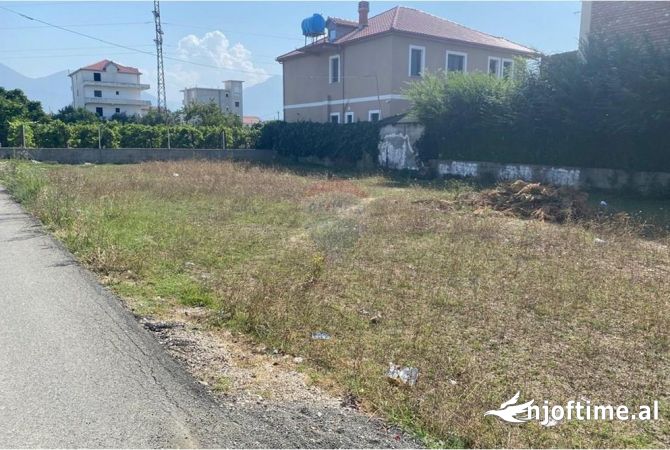 Truall ose Toke  ne Tirane - 130,000 Euro