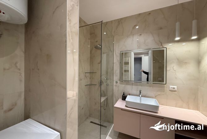 Shtepi me qera Apartament ne Tirane, 2+1, Mobilimi E mobiluar, Pagesa 1,300  Euro.