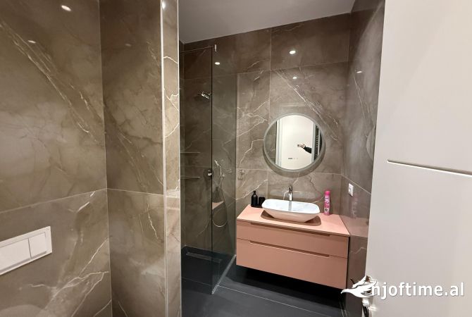 Shtepi me qera Apartament ne Tirane, 2+1, Mobilimi E mobiluar, Pagesa 1,300  Euro.