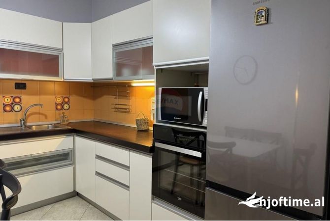 Shtepi me qera 2+1 ne Tirane - 1,200 Euro