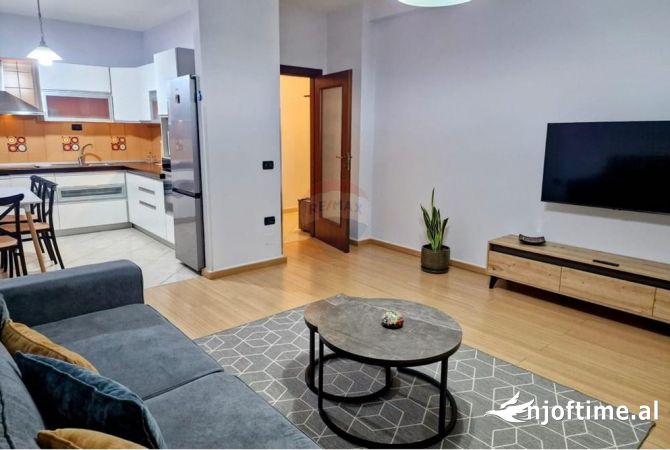 Shtepi me qera 2+1 ne Tirane - 1,200 Euro