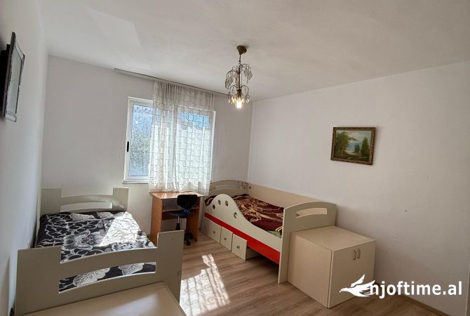 Shtepi me qera Apartament ne Tirane, 2+1, Mobilimi E mobiluar, Pagesa 450  Euro.
