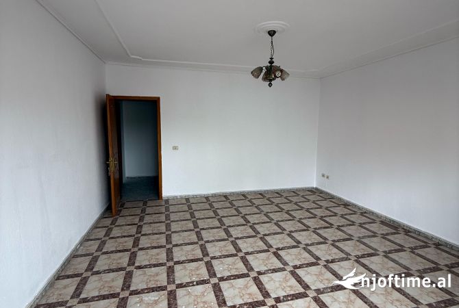 Shtepi ne shitje 3+1 ne Tirane - 298,000 Euro