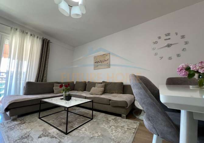 Shitet Qender Estetike, Astir, Unaza e Re