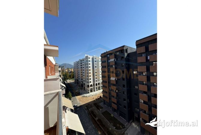 Ambient biznesi me qera 3+1 ne Tirane - 400 Euro
