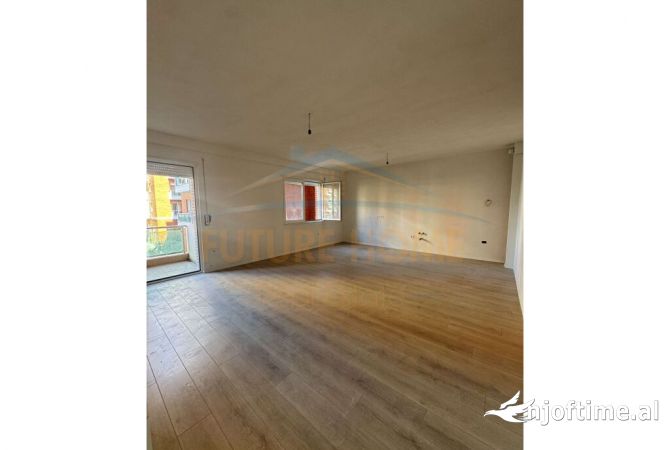 Ambient biznesi me qera 3+1 ne Tirane - 550 Euro