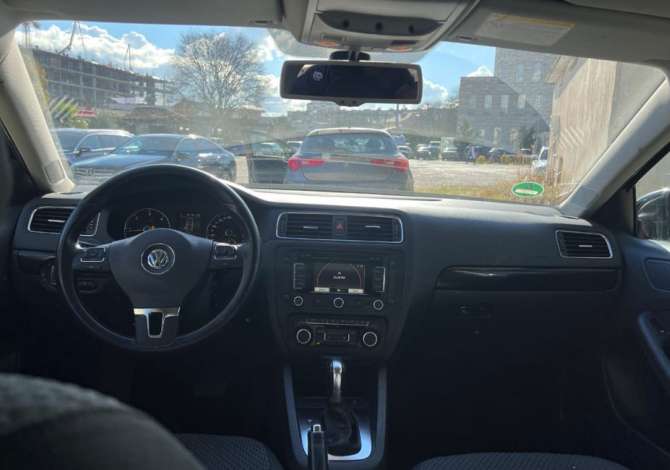 Jepet me qera Volkswagen Jetta duke filluar nga 40 euro dita