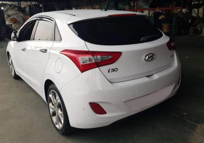 Jepet me qera Hyundai i30 duke filluar nga 35 euro ne dite. Aeroport Tirane