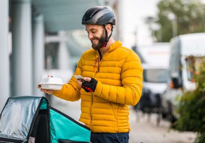 Njoftime Pune Motorrist dhe Ndihmes/e Kuzhine