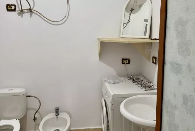 Shtepi me qera Apartament ne Tirane, 1+1, Mobilimi E mobiluar, Pagesa 270  Euro.