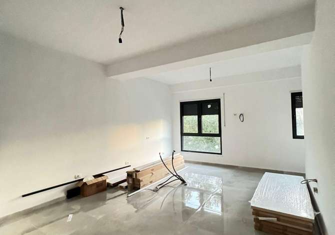 JEPET ME QIRA AMBIENT BIZNESI 36M2 ASTIR TE 2 ROTONDOT 350 EURO