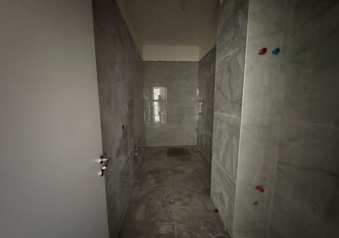 Shtepi ne shitje Apartament ne Tirane, 2+1, Mobilimi Bosh, pa mobiluar, Pagesa 135,000  Euro.