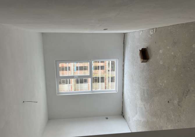 Shtepi ne shitje Apartament ne Tirane, 2+1, Mobilimi Bosh, pa mobiluar, Pagesa 100,000  Euro.