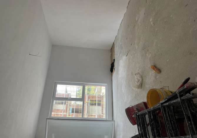 Shtepi ne shitje Apartament ne Tirane, 2+1, Mobilimi Bosh, pa mobiluar, Pagesa 100,000  Euro.