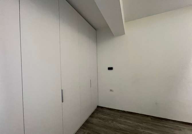 Jepet me qira apartament 2+1 bosh per zyre RRUGA E KAVAJES 550Euro 