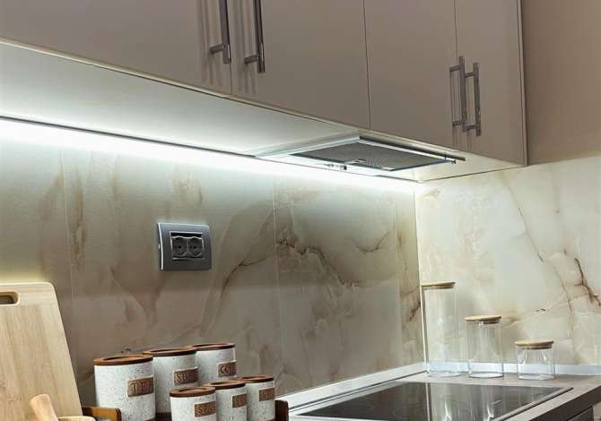 Shtepi me qera Apartament ne Tirane, 2+1, Mobilimi E mobiluar, Pagesa 900  Euro.