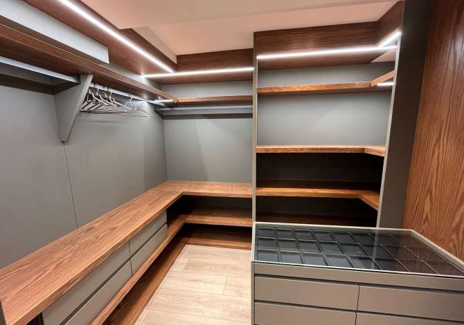 Shtepi me qera Apartament ne Tirane, 3+1, Mobilimi E mobiluar, Pagesa 1,800  Euro.