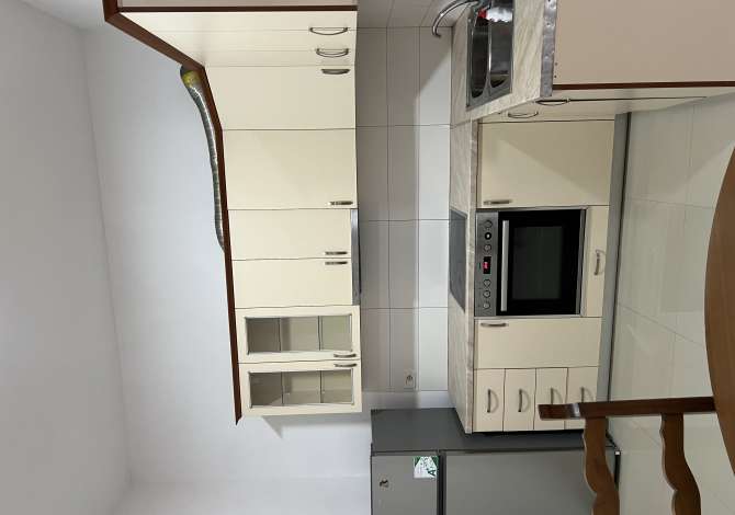 Shtepi me qera 2+1 ne Tirane - 40,000 Leke