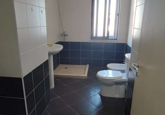 Shtepi ne shitje Apartament ne Tirane, 2+1, Mobilimi Bosh, pa mobiluar, Pagesa 134,000  Euro.