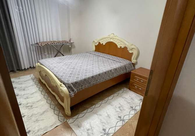 Shtepi me qera Apartament ne Tirane, 3+1, Mobilimi E mobiluar, Pagesa 800  Euro.