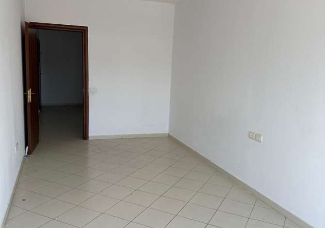 Shtepi ne shitje Apartament ne Tirane, 2+1, Mobilimi Bosh, pa mobiluar, Pagesa 135,000  Euro.