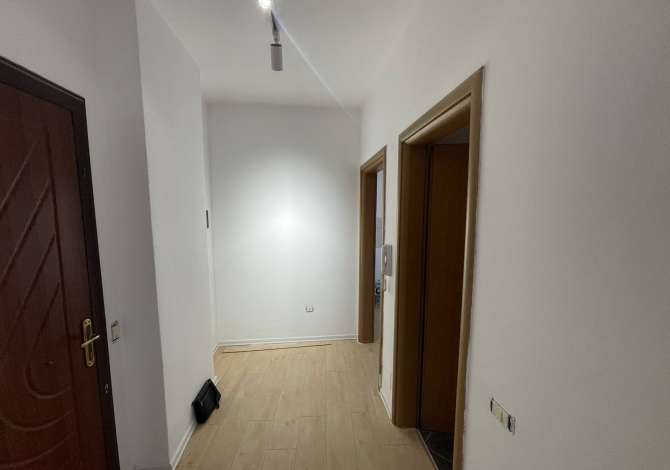 Shtepi ne shitje Apartament ne Tirane, 1+1, Mobilimi Bosh, pa mobiluar, Pagesa 97,500  Euro.