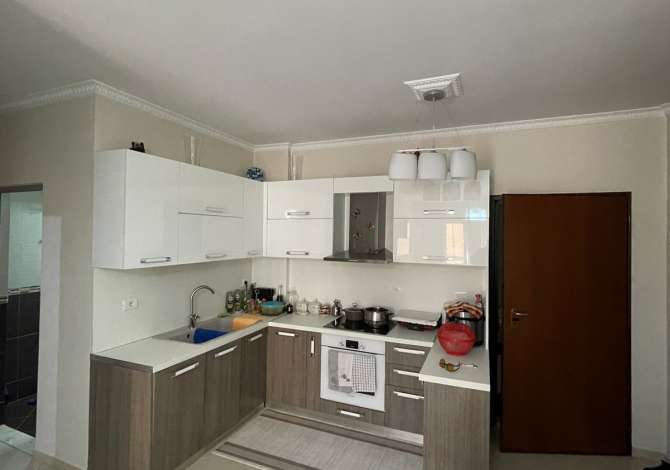 Shtepi ne shitje Apartament ne Tirane, 3+1, Mobilimi E mobiluar, Pagesa 156,000  Euro.
