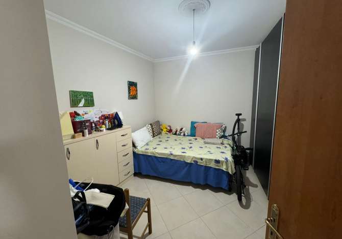 Shtepi ne shitje Apartament ne Tirane, 3+1, Mobilimi E mobiluar, Pagesa 156,000  Euro.