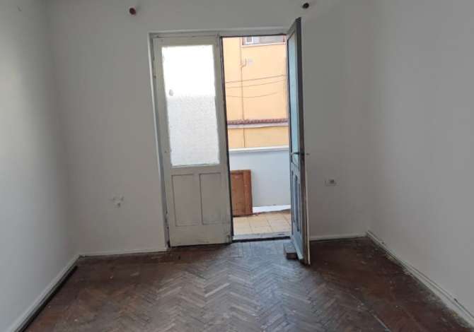 Shtepi ne shitje Apartament ne Tirane, 2+1, Mobilimi Bosh, pa mobiluar, Pagesa 120,000  Euro.