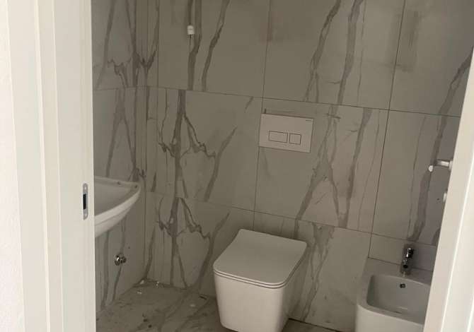 Shtepi me qera Apartament ne Tirane, 3+1, Mobilimi Bosh, pa mobiluar, Pagesa 50,000  Leke.