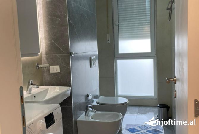 Shtepi me qera Apartament ne Tirane, 2+1, Mobilimi E mobiluar, Pagesa 800  Euro.