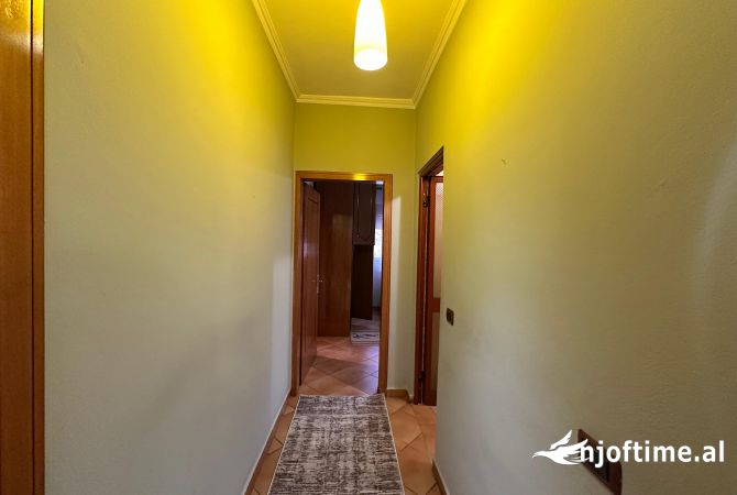 Shtepi me qera Apartament ne Tirane, 3+1, Mobilimi E mobiluar, Pagesa 750  Euro.