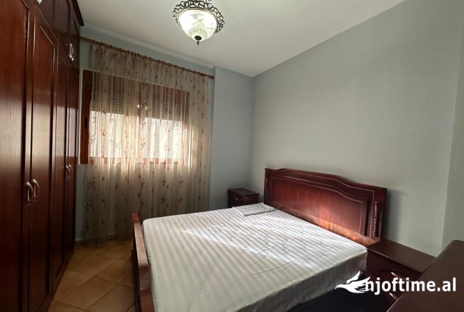 Shtepi me qera Apartament ne Tirane, 3+1, Mobilimi E mobiluar, Pagesa 750  Euro.