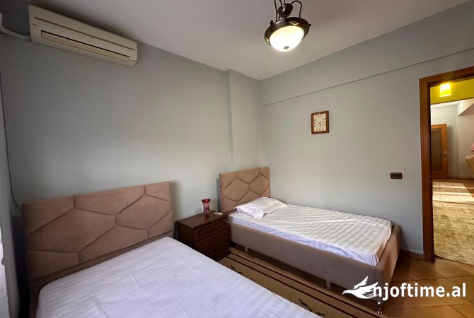 Shtepi me qera Apartament ne Tirane, 3+1, Mobilimi E mobiluar, Pagesa 750  Euro.