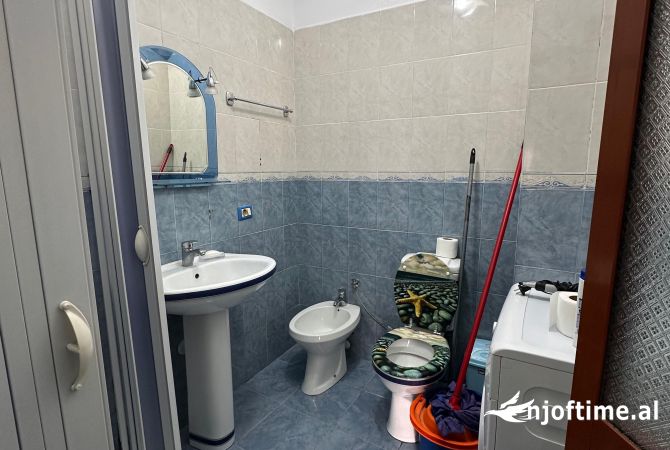 Shtepi me qera Apartament ne Tirane, 3+1, Mobilimi E mobiluar, Pagesa 750  Euro.