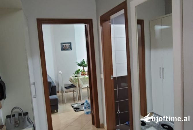 Shtepi ne shitje Apartament ne Tirane, 2+1, Mobilimi E mobiluar, Pagesa 120,000  Euro.
