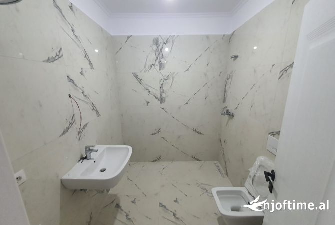 Shtepi ne shitje Apartament ne Durres, 1+1, Mobilimi Bosh, pa mobiluar, Pagesa 87,000  Euro.