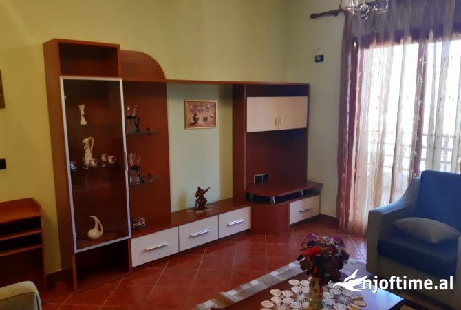 Shtepi me qera Apartament ne Tirane, 2+1, Mobilimi E mobiluar, Pagesa 650  Euro.