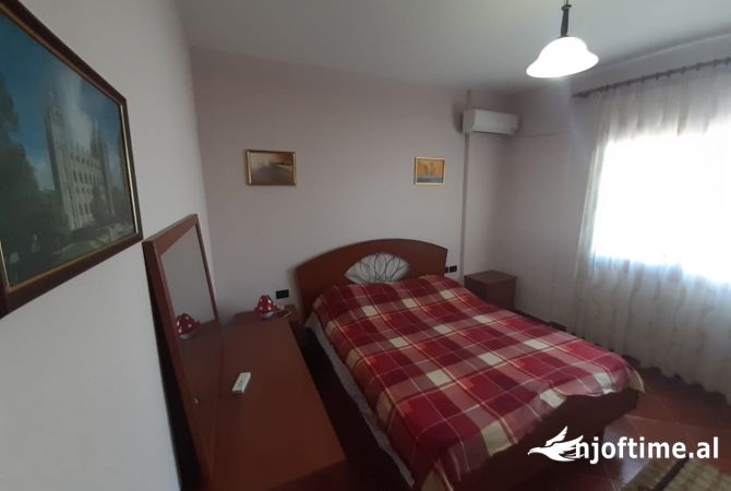 Shtepi me qera Apartament ne Tirane, 2+1, Mobilimi E mobiluar, Pagesa 650  Euro.