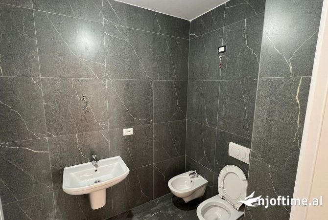 Shtepi me qera Apartament ne Tirane, 2+1, Mobilimi Bosh, pa mobiluar, Pagesa 1,550  Euro.