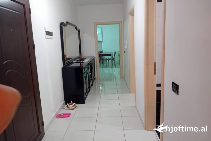 Shtepi ne shitje Apartament ne Tirane, 2+1, Mobilimi E mobiluar, Pagesa 155,000  Euro.