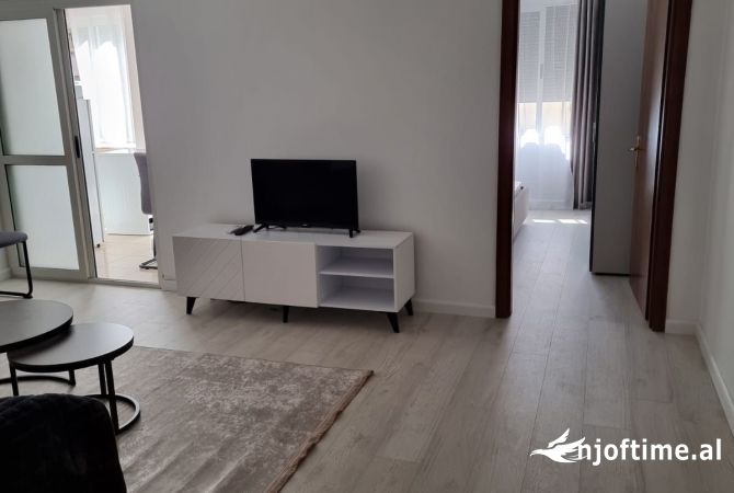 Shtepi me qera Apartament ne Tirane, 1+1, Mobilimi E mobiluar, Pagesa 650  Euro.