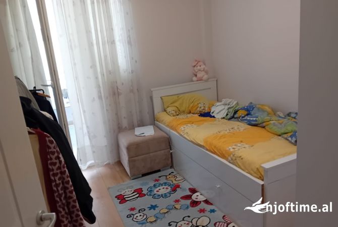 Shtepi ne shitje Apartament ne Tirane, 2+1, Mobilimi E mobiluar, Pagesa 165,000  Euro.