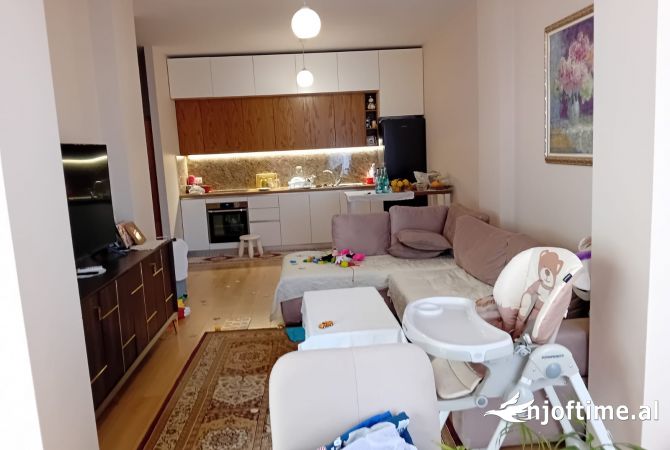 Shtepi ne shitje Apartament ne Tirane, 2+1, Mobilimi E mobiluar, Pagesa 165,000  Euro.