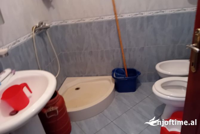 Shtepi ne shitje Apartament ne Tirane, 2+1, Mobilimi E mobiluar, Pagesa 140,000  Euro.