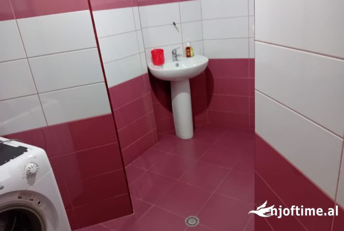 Shtepi ne shitje Apartament ne Tirane, 2+1, Mobilimi E mobiluar, Pagesa 149,500  Euro.