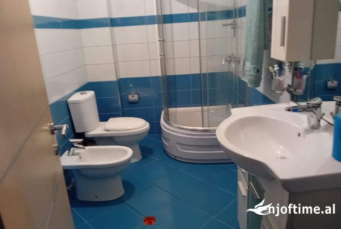 Shtepi ne shitje Apartament ne Tirane, 2+1, Mobilimi E mobiluar, Pagesa 149,500  Euro.