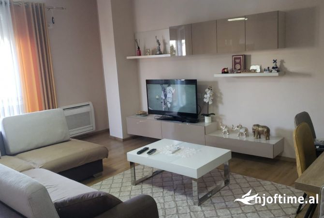 Shtepi me qera 2+1 ne Tirane - 750 Euro